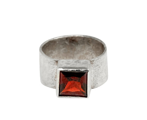 Disa Allsopp Garnet Ring
