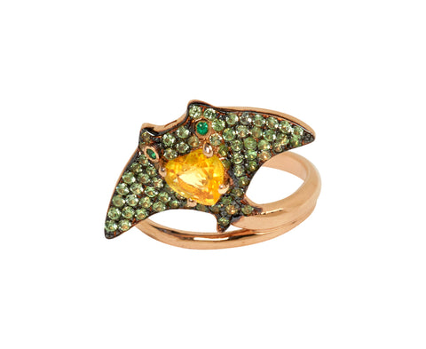 Baby Manta ray 18KPG CT 0.50 Green sapphires CT 0.78 Yellow sapphire CT 0.03 tsavorites - TWISTonline
