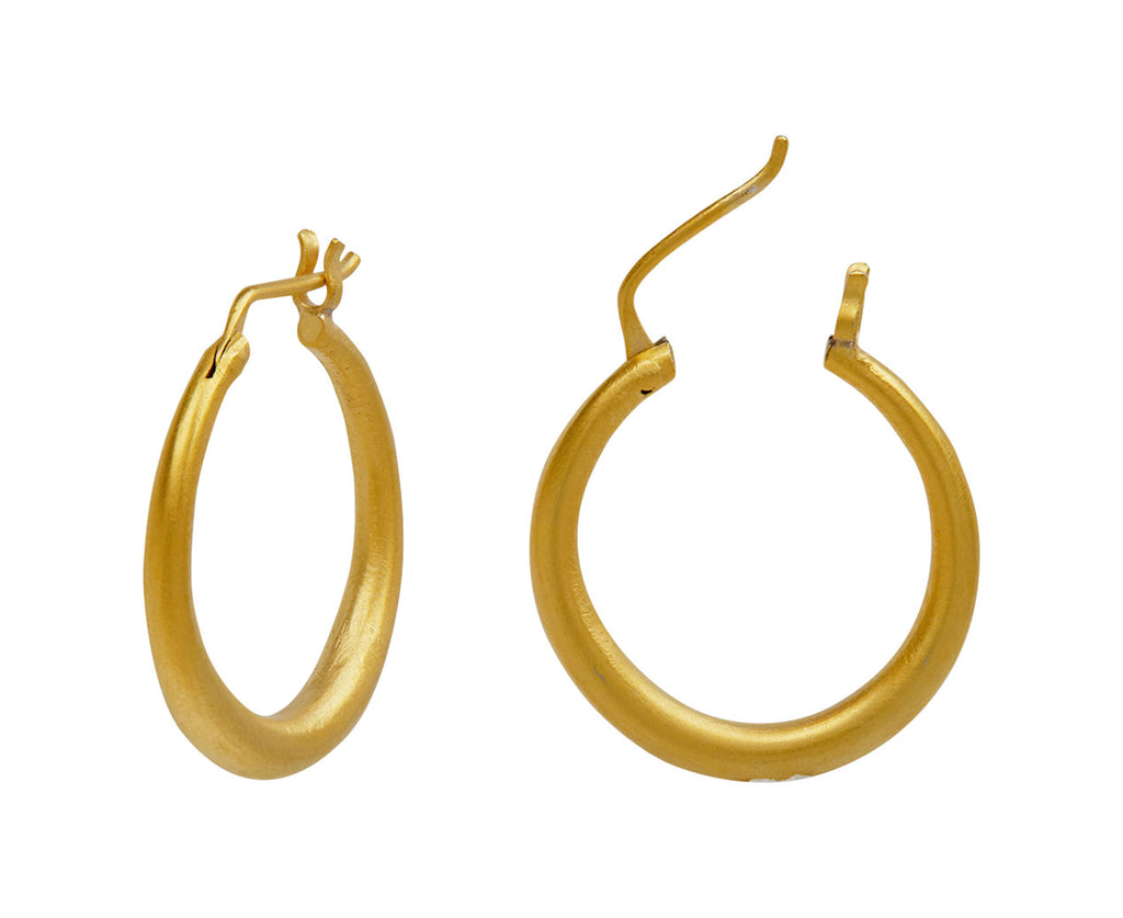 Jane Diaz 1" Tapered Hoop Earrings - Closure