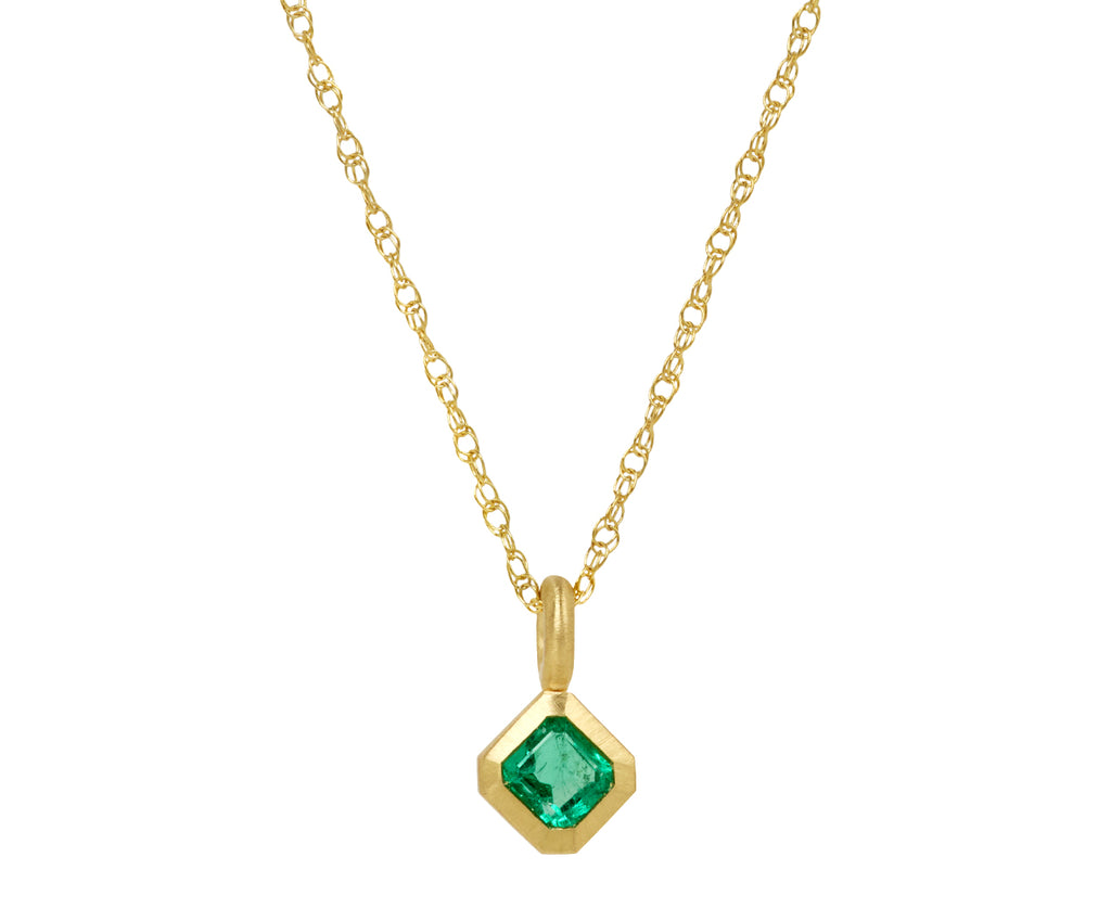 Elizabeth Street Vivid Green Emerald Pendant Necklace