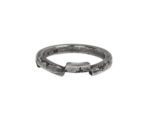 Tó Garal Twisted Time (Night) Band Ring