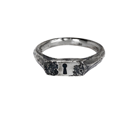 Tó Garal Fragment Key Hole Ring