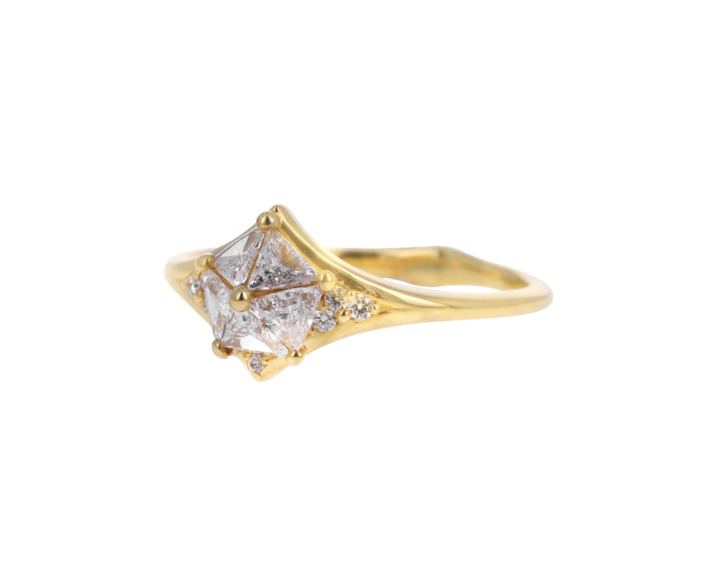 Triangle Pyramid Diamond Solitaire Ring