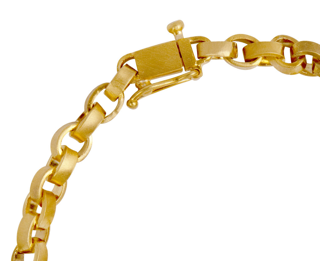 Darius Signature Chain Bracelet Clasp Close Up