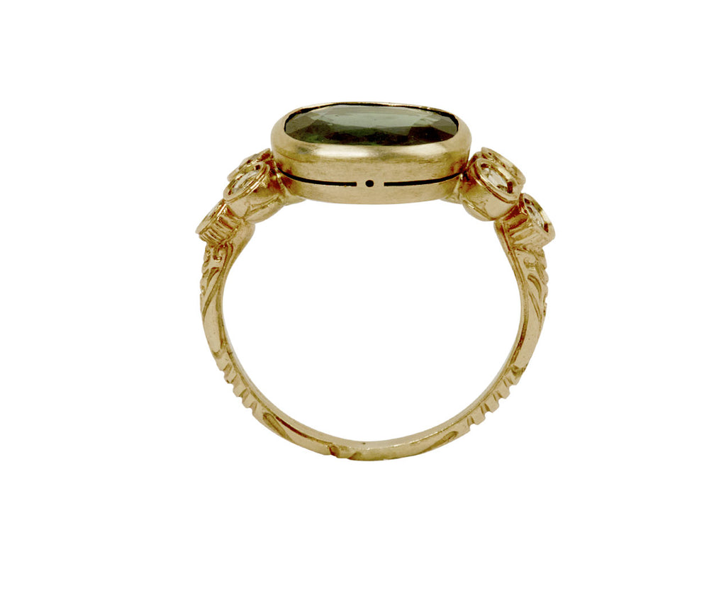 beautino ring wg 19k green corundum ct 3.30 champagne dmds ct .31 - TWISTonline 