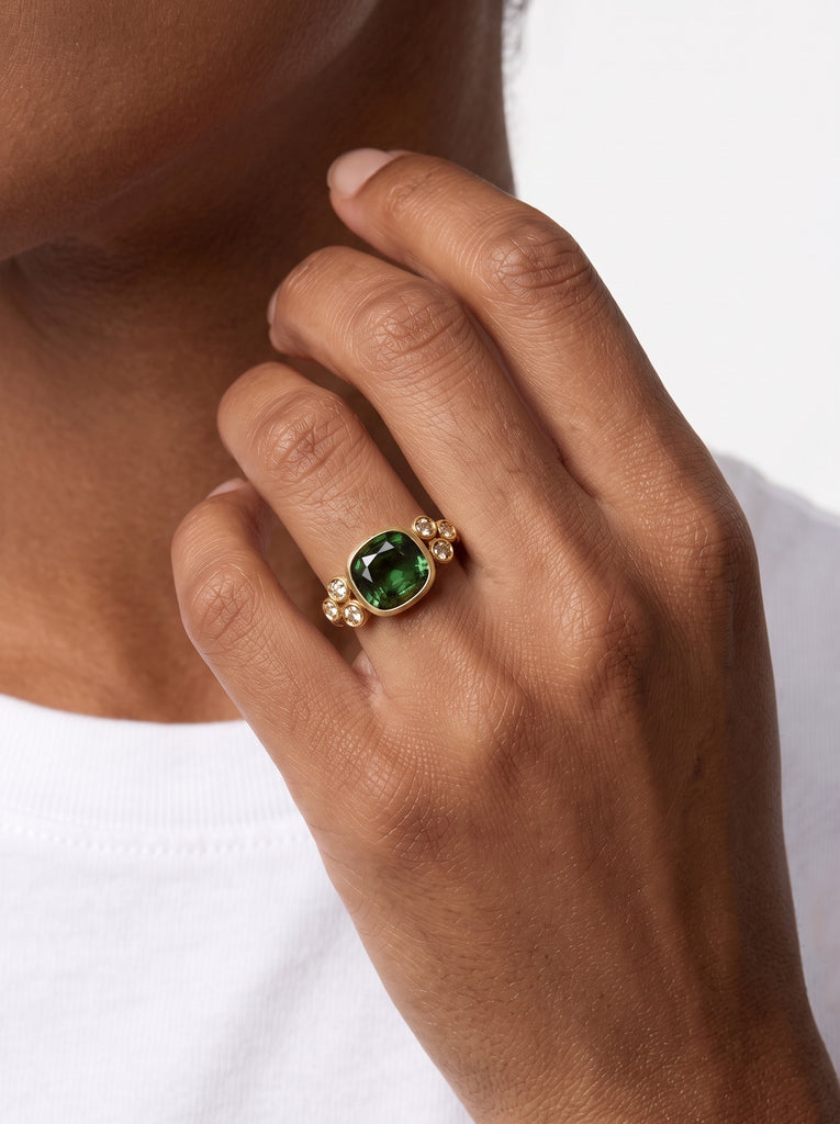 beautino ring wg 19k green corundum ct 3.30 champagne dmds ct .31 - TWISTonline 