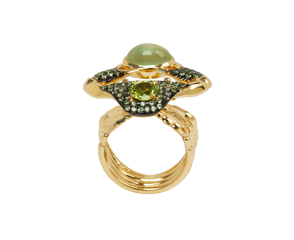 Heka 18KYG CT 2.12 prehnite CT 0.52 peridot CT 0.72 green sapphires - TWISTonline 