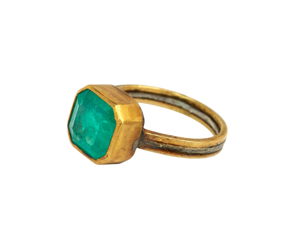 Lovely Square Colombian Emerald Ring - TWISTonline 