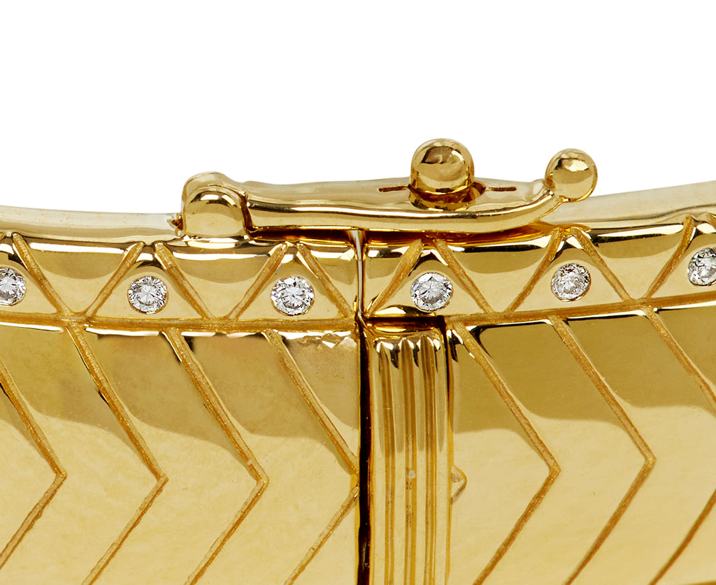 Harwell Godfrey Major Buckle Bangle - closeup closure