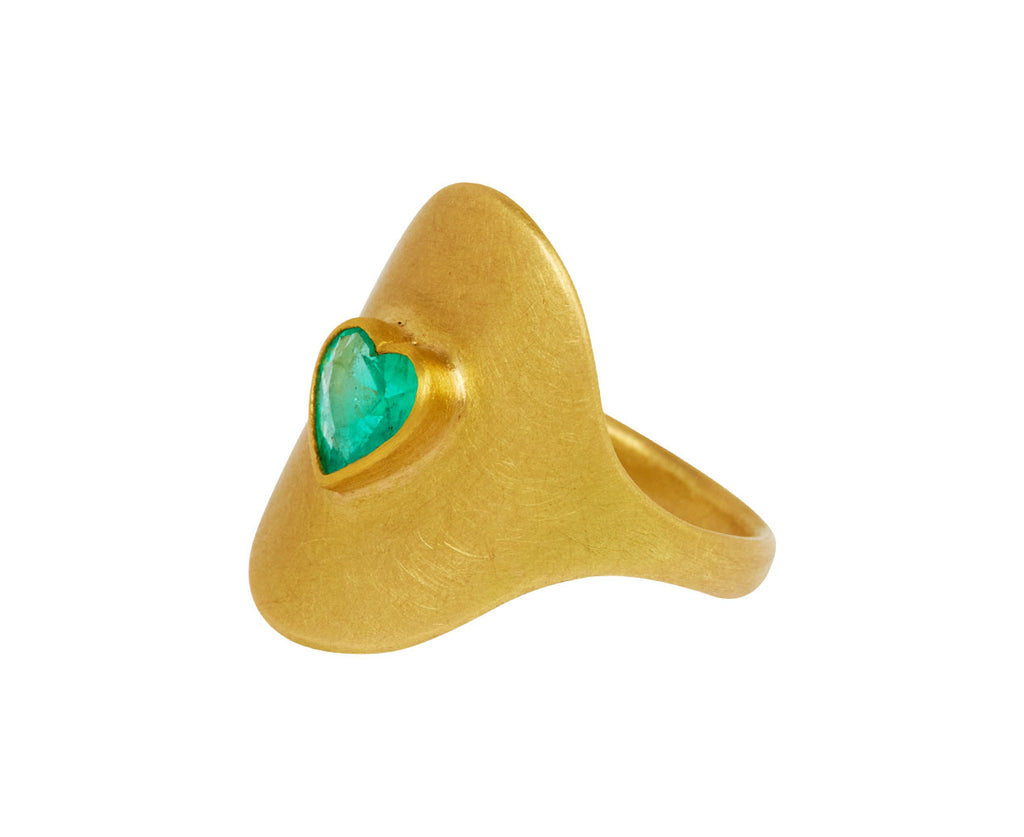 Mallary Marks Emerald Heart Large Signet Ring - side