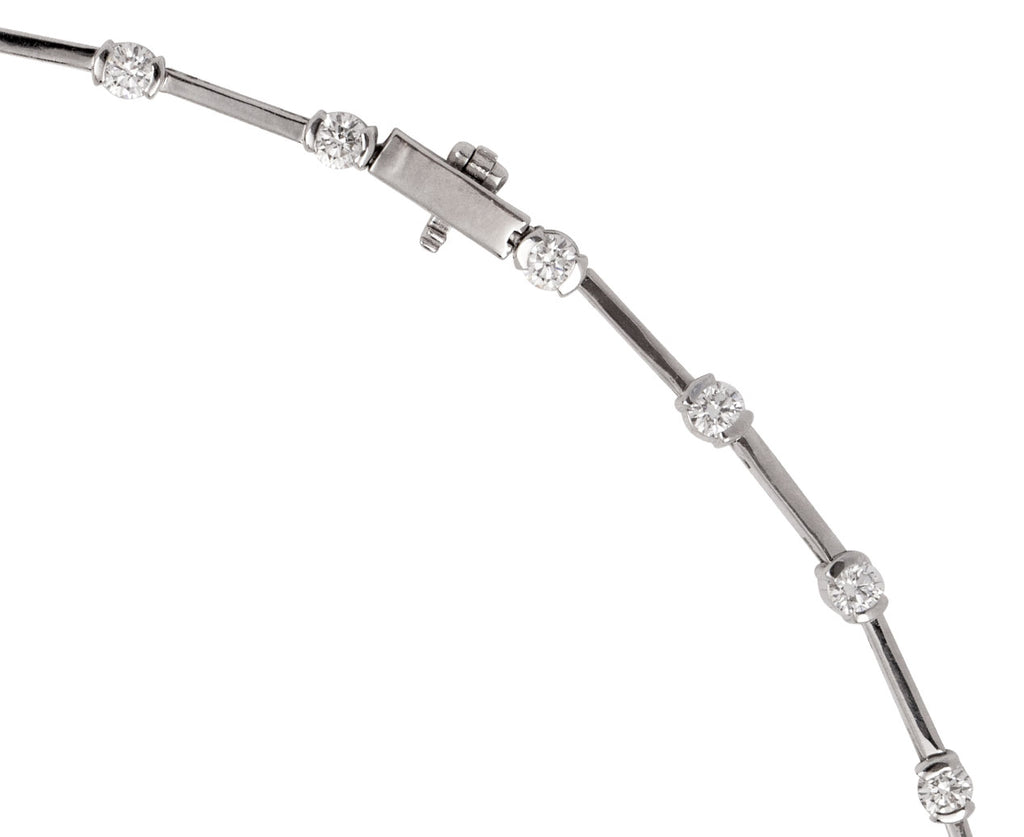 Melissa Kaye White Gold Diamond Zea Linked Necklace Clasp Close Up