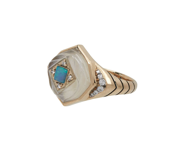 Noor fares ring online