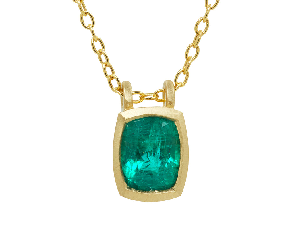Elizabeth Street Colombian Emerald Pendant Necklace - Closeup