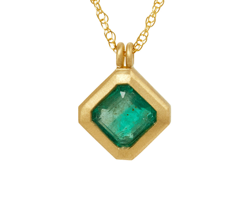 Elizabeth Street Zambian Emerald Pendant Necklace - Closeup