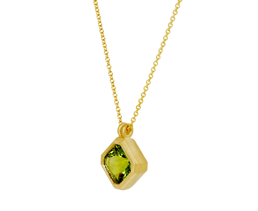 Elizabeth Street Radiant Cut Peridot Pendant Necklace - side