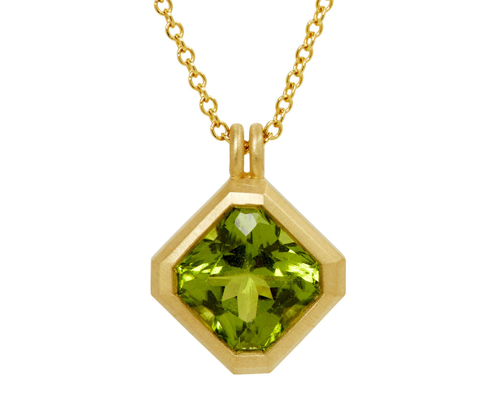 Elizabeth Street Radiant Cut Peridot Pendant Necklace - closeup