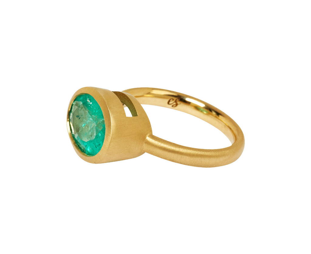 Elizabeth Street Oval Mint Green Colombian Emerald Ring - side
