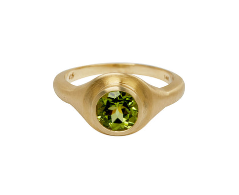 Elizabeth Street Peridot Signet Ring