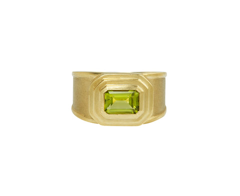 Elizabeth Street Peridot Maya Ring
