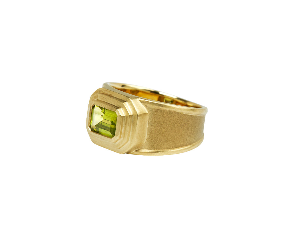 Elizabeth Street Peridot Maya Ring - Side View