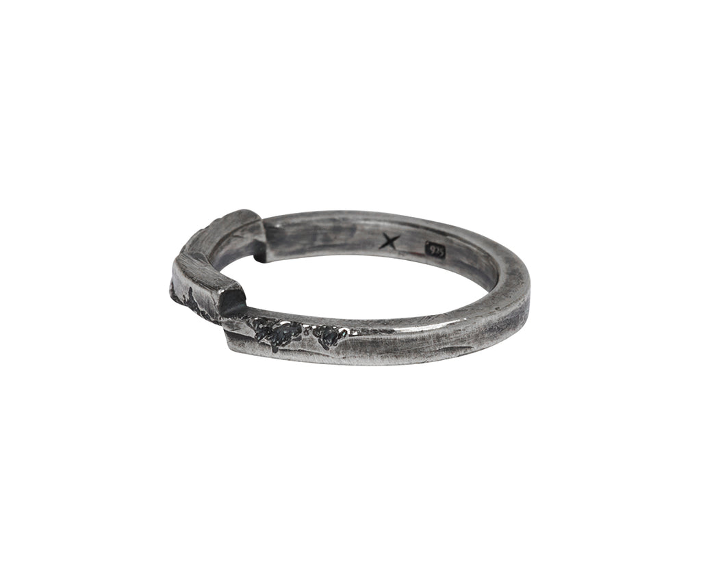 Tó Garal Twisted Time (Night) Band Ring - side