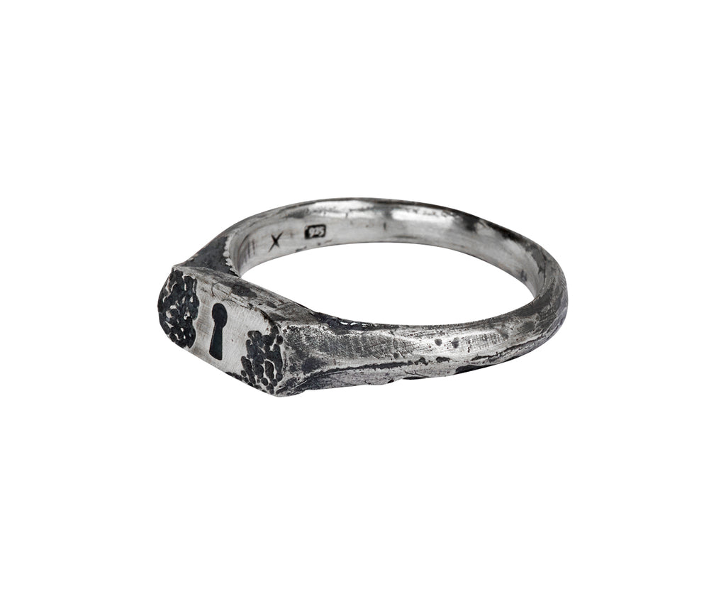 Tó Garal Fragment Key Hole Ring - side