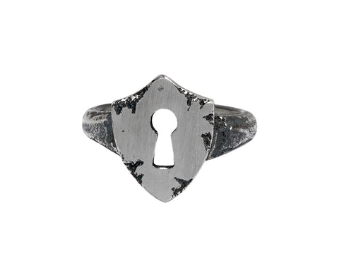 Tó Garal Enter Shield Signet Ring