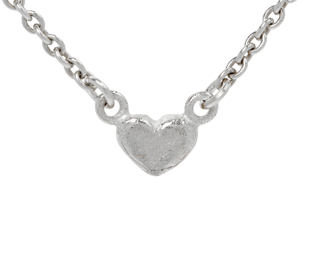Tó Garal Tiny Heart II Necklace - Closeup