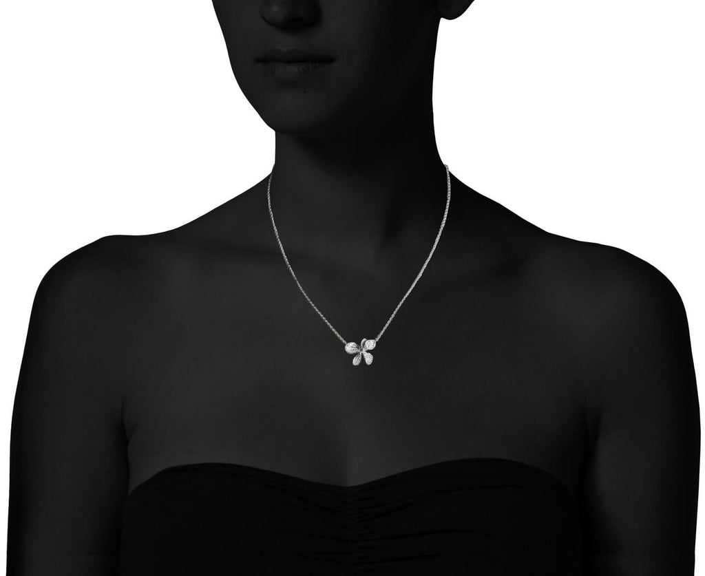 Single Hydrangea Pendant Necklace - TWISTonline 