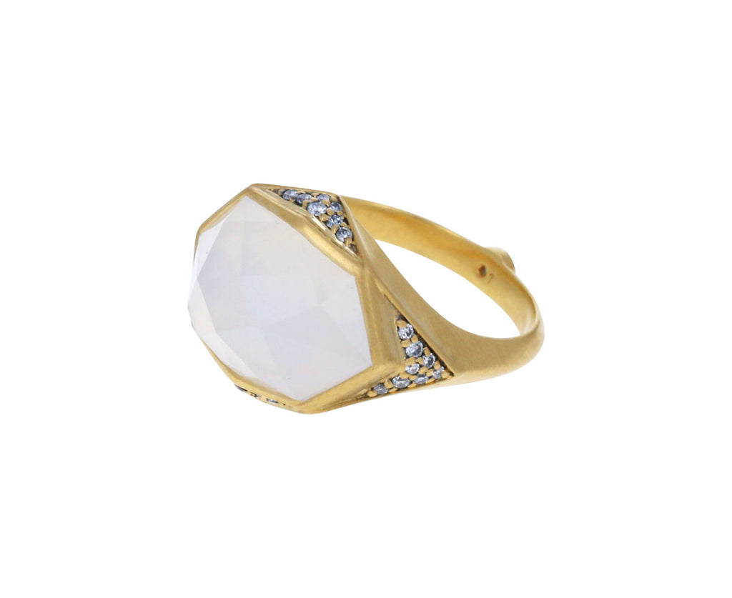 Noor fares ring outlet