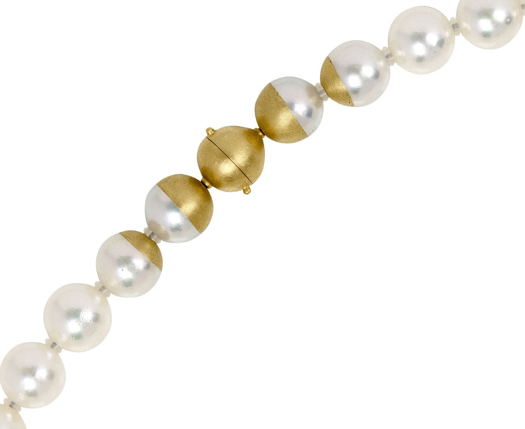 YUTAI Sectional Akoya White and Yellow Pearl Necklace Clasp Close Up